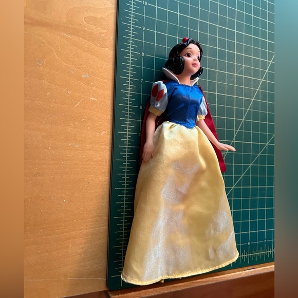 Applause Walt Disney Snow White Doll - Picture 8 of 8